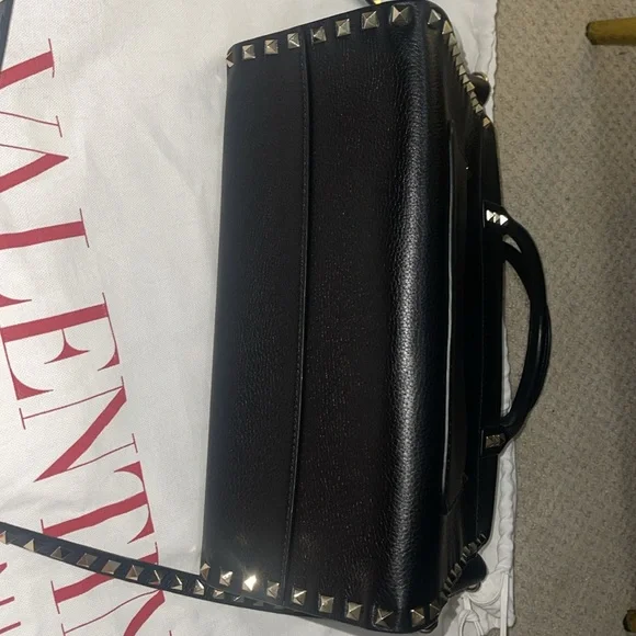 VALENTINO ROCKSTUD MEDIUM TOTE BAG - Picture 6 of 10